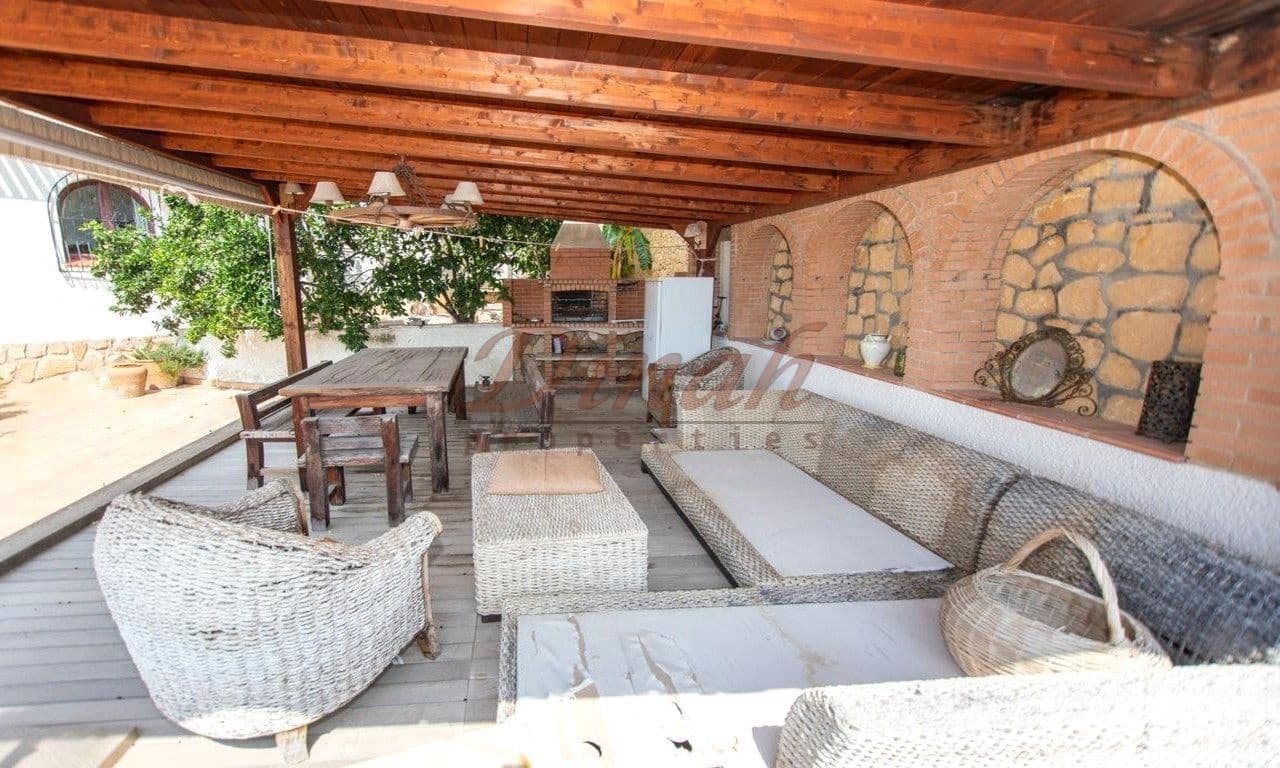 6 bedroom Villa for sale in Altea with garage - € 2,930,000 (Ref: 9284867)