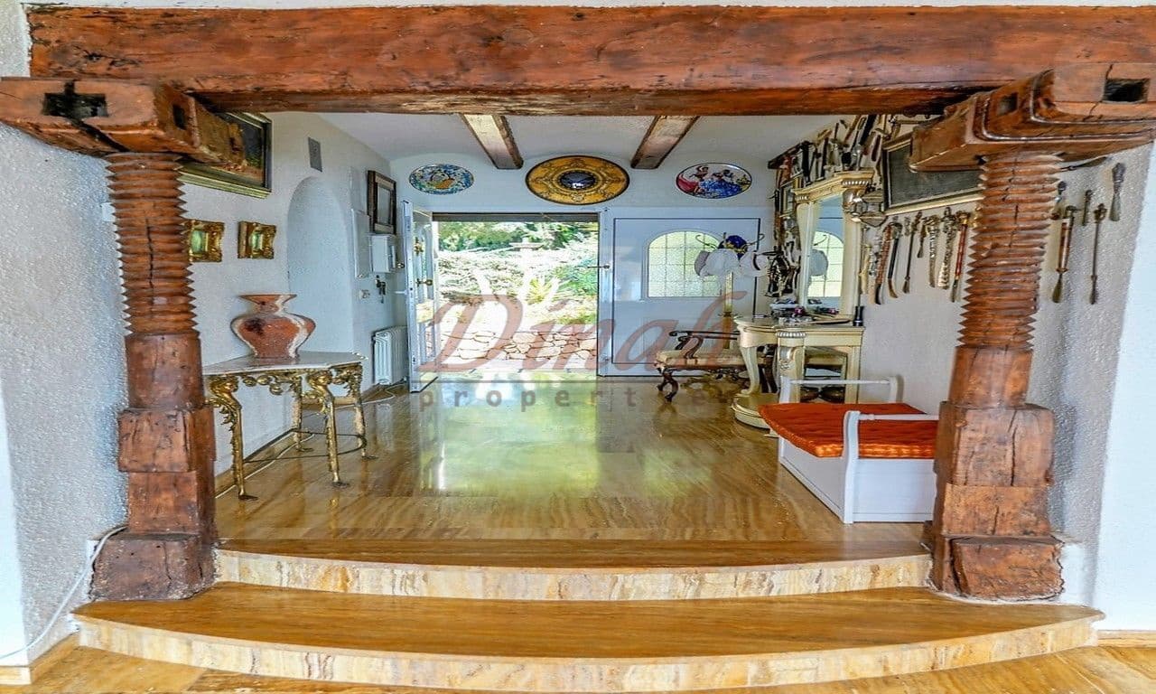 6 bedroom Villa for sale in Altea with garage - € 2,930,000 (Ref: 9284867)