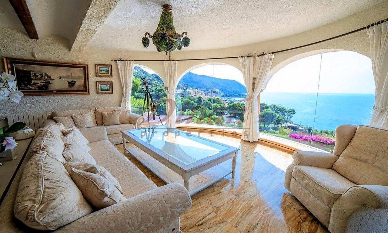 6 bedroom Villa for sale in Altea with garage - € 2,930,000 (Ref: 9284867)