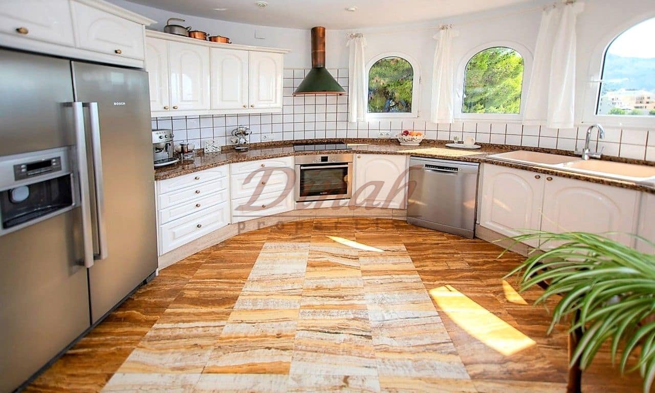 6 bedroom Villa for sale in Altea with garage - € 2,930,000 (Ref: 9284867)