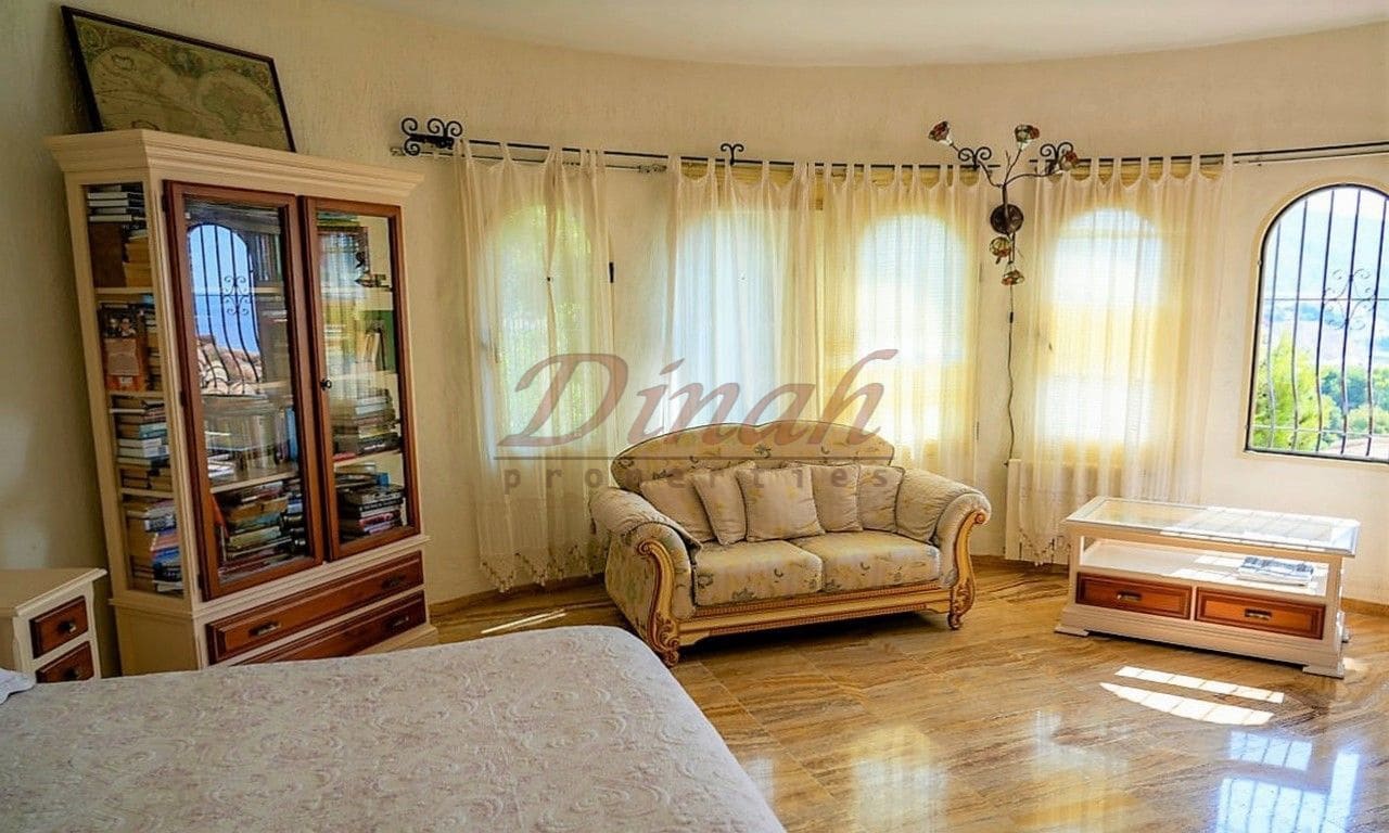 6 bedroom Villa for sale in Altea with garage - € 2,930,000 (Ref: 9284867)