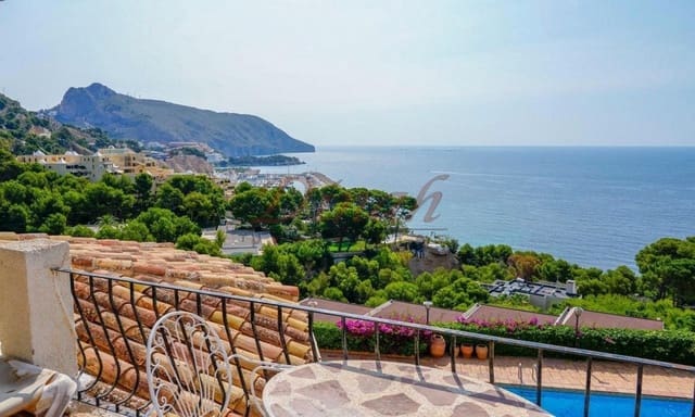 6 bedroom Villa for sale in Altea with garage - € 2,930,000 (Ref: 9284867)