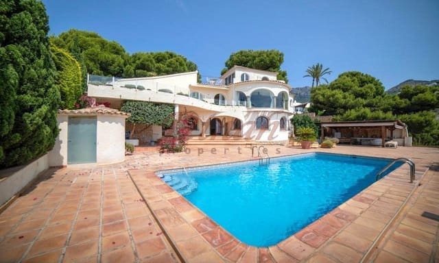 6 bedroom Villa for sale in Altea with garage - € 2,930,000 (Ref: 9284867)