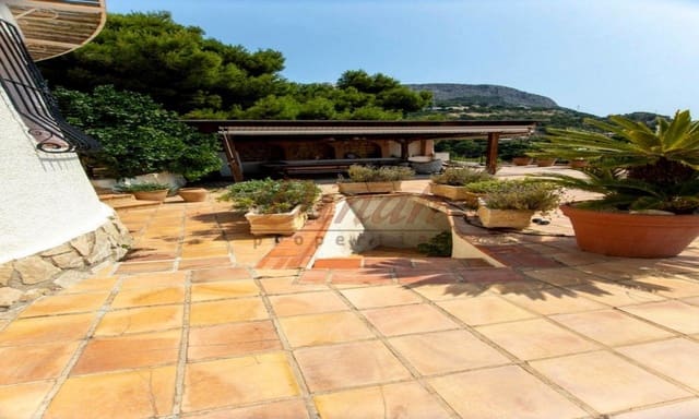6 bedroom Villa for sale in Altea with garage - € 2,930,000 (Ref: 9284867)