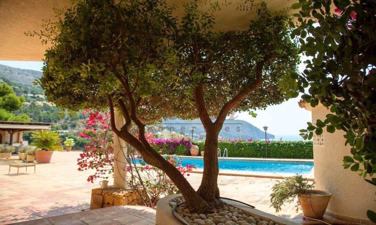 6 bedroom Villa for sale in Altea with garage - € 2,930,000 (Ref: 9284867)