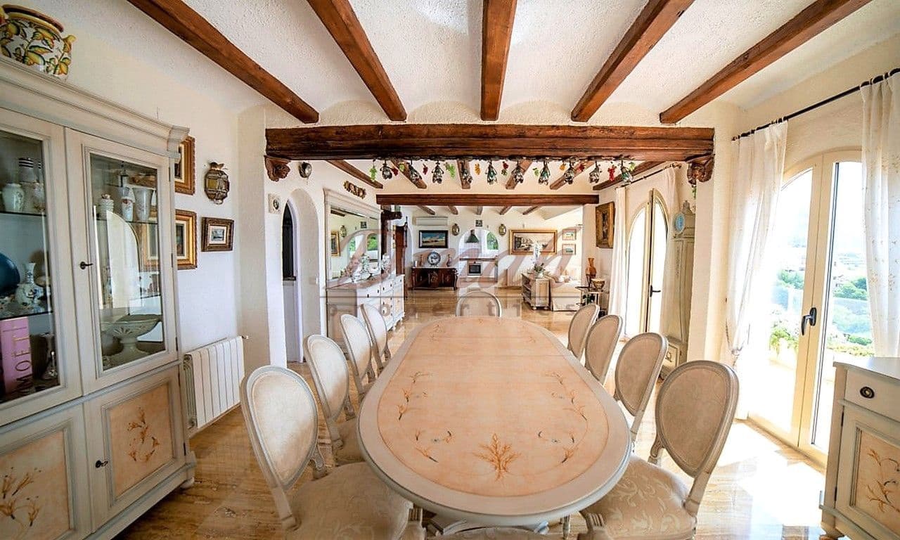6 bedroom Villa for sale in Altea with garage - € 2,930,000 (Ref: 9284867)