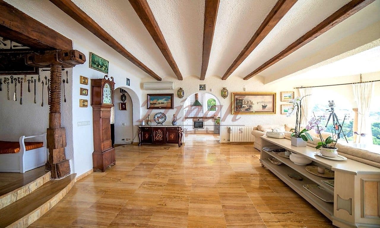 6 bedroom Villa for sale in Altea with garage - € 2,930,000 (Ref: 9284867)