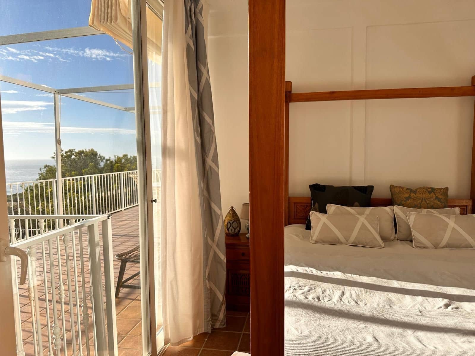 3 makuuhuone Huvila vuokrattavana paikassa Altea mukana uima-altaan 
autotalli - 1 700 € (Ref: 9341839)