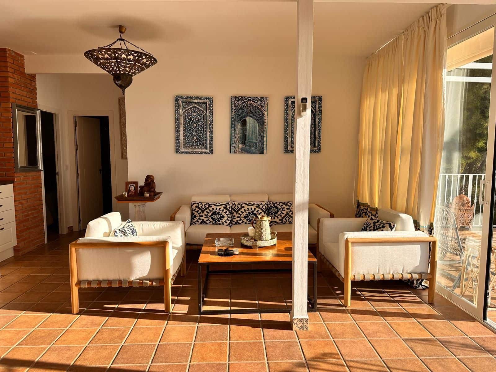 3 makuuhuone Huvila vuokrattavana paikassa Altea mukana uima-altaan 
autotalli - 1 700 € (Ref: 9341839)