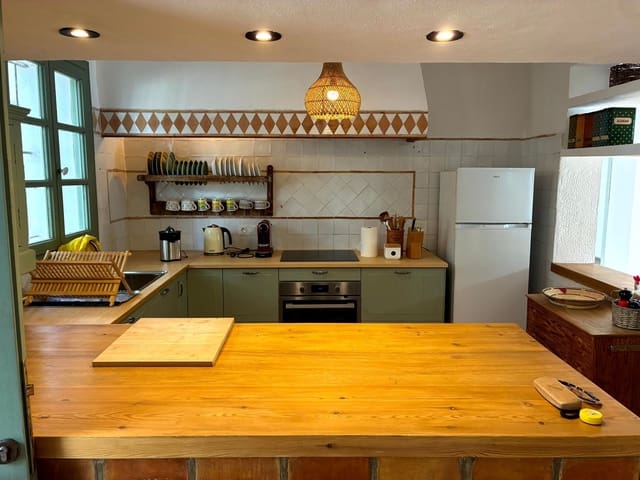 5 bedroom Villa for rent in Altea with pool garage - € 3,000 (Ref: 9371704)