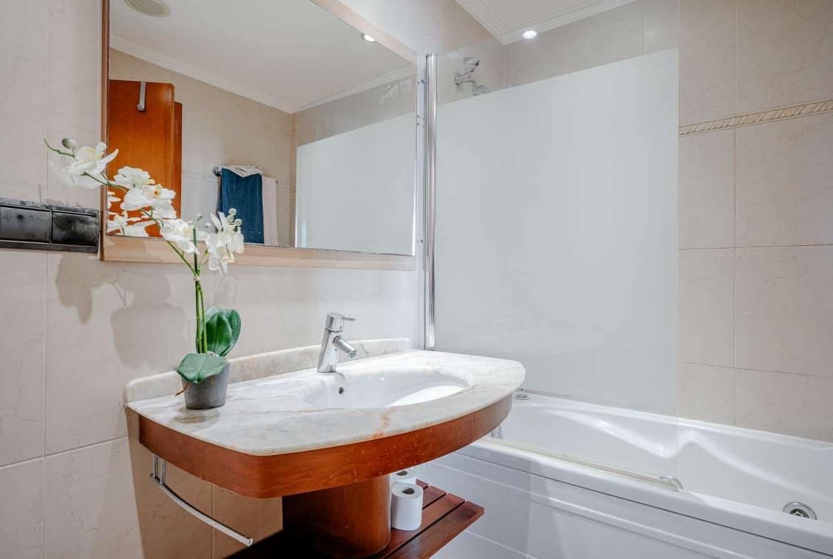 2 bedroom Apartment for sale in Altea with pool garage - € 380,000 (Ref: 9406198)