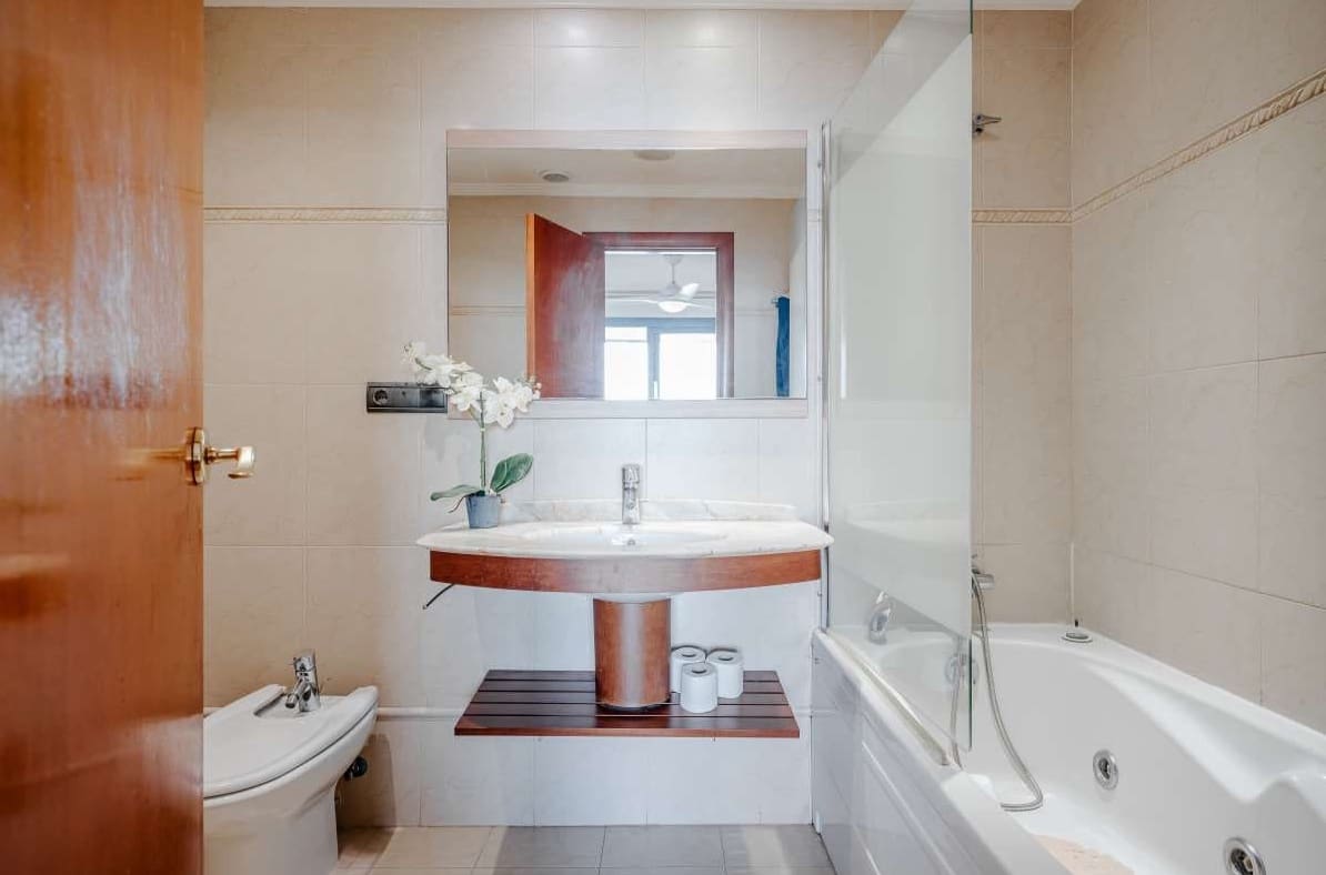 2 bedroom Apartment for sale in Altea with pool garage - € 380,000 (Ref: 9406198)