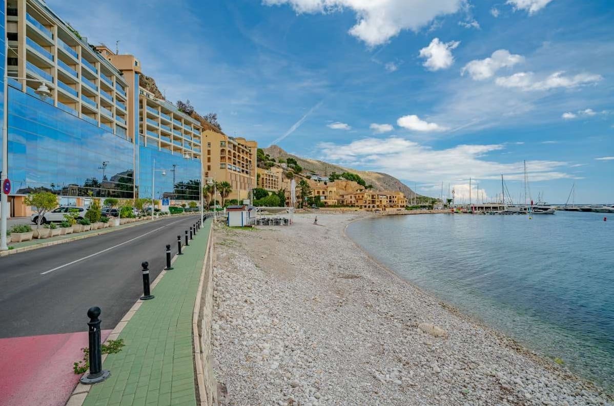 2 bedroom Apartment for sale in Altea with pool garage - € 380,000 (Ref: 9406198)