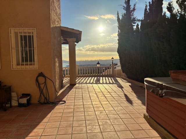 Chalet de 3 habitaciones en Altea en venta con piscina garaje - 450.000 € (Ref: 9445754)