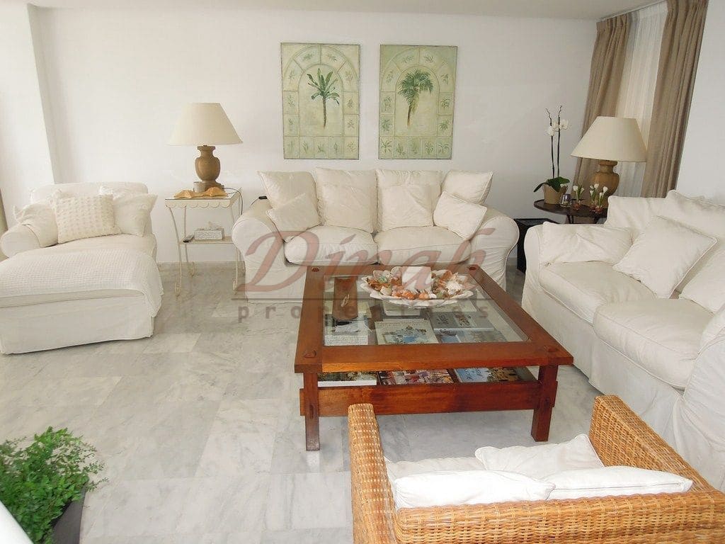 3 quarto Apartamento para arrendar em Altea com garagem - 1 800 € (Ref: 9461050)