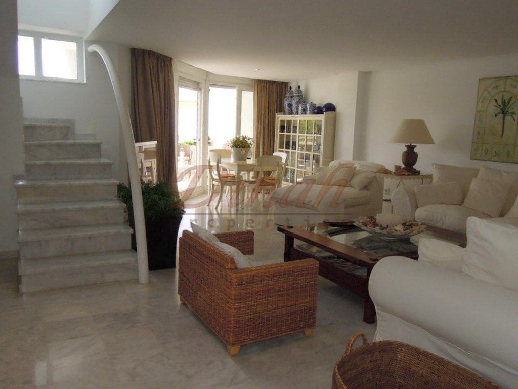 3 quarto Apartamento para arrendar em Altea com garagem - 1 800 € (Ref: 9461050)