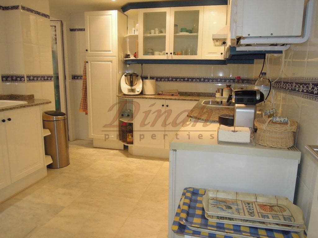 3 quarto Apartamento para arrendar em Altea com garagem - 1 800 € (Ref: 9461050)