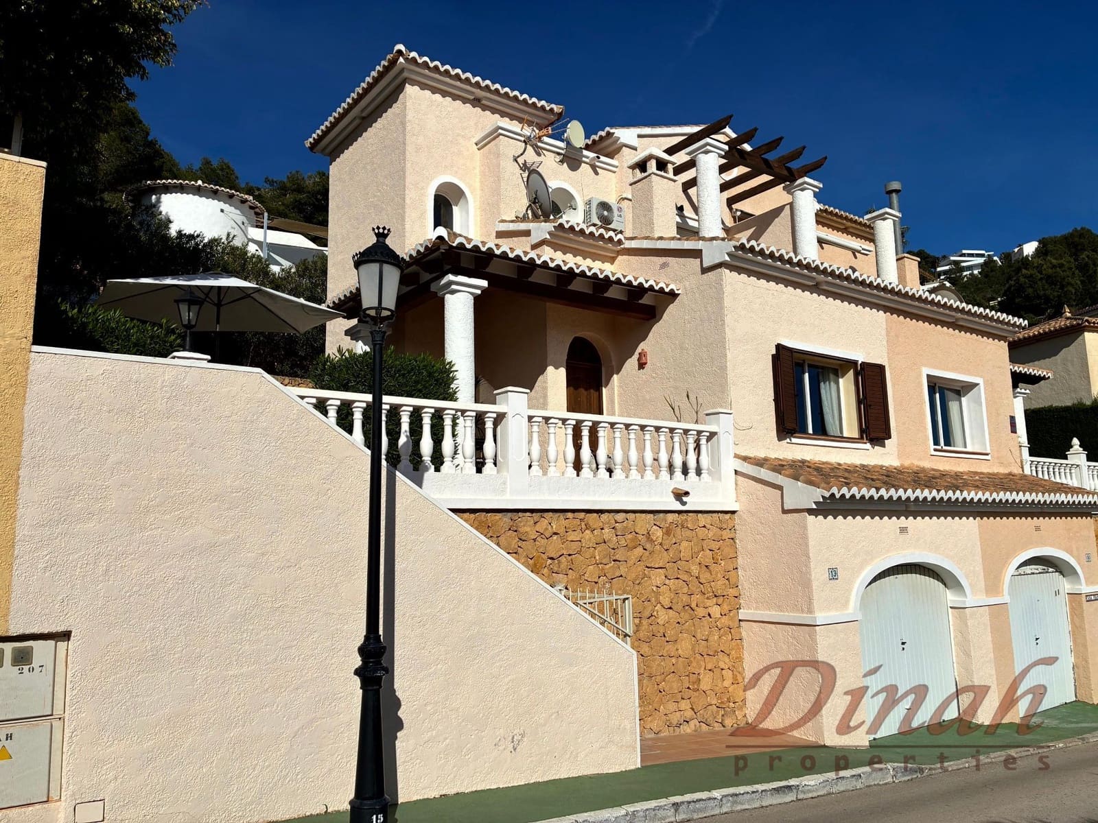 3 sypialnia Willa na sprzedaż w Altea z basenem garażem - 525 000 € (Ref: 9796121)