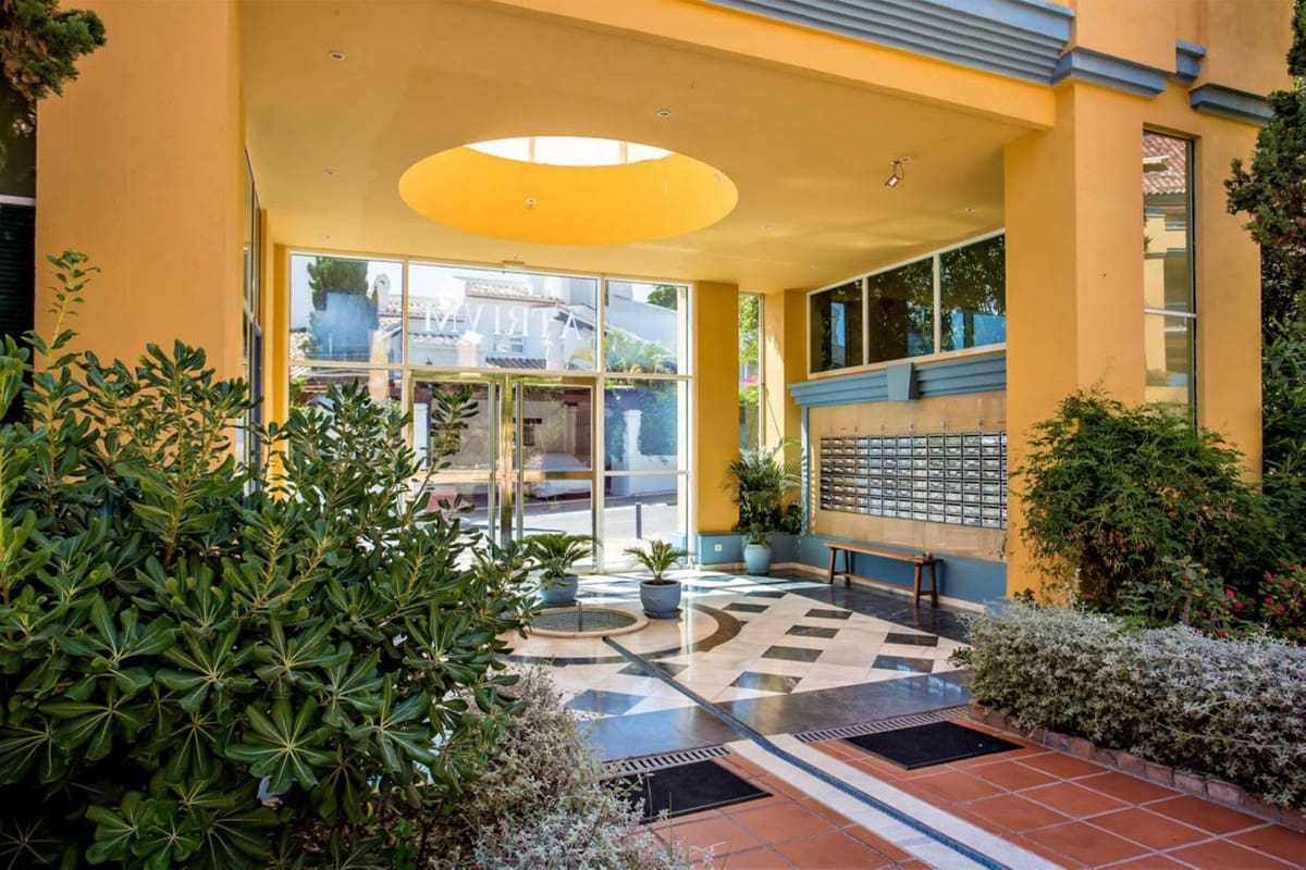 2 sovrum Lägenhet till salu i Bahia de Marbella med pool garage - 646 000 € (Ref: 10026197)