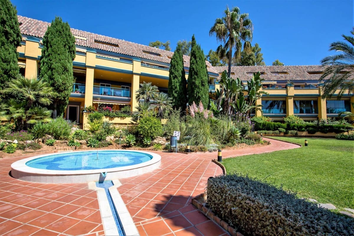 2 sovrum Lägenhet till salu i Bahia de Marbella med pool garage - 646 000 € (Ref: 10026197)