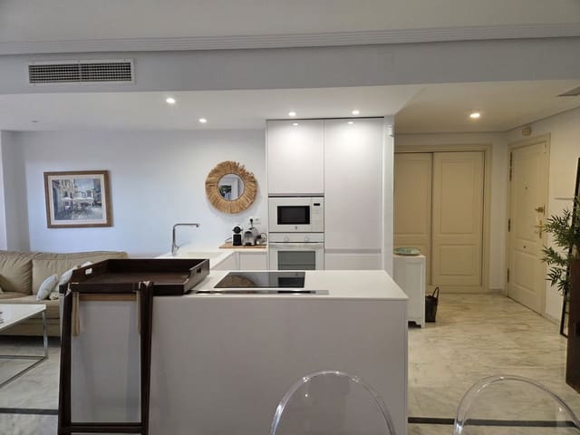 2 bedroom Apartment for sale in Bahía de Marbella, Marbella with pool garage - € 646,000 (Ref: 10026197)