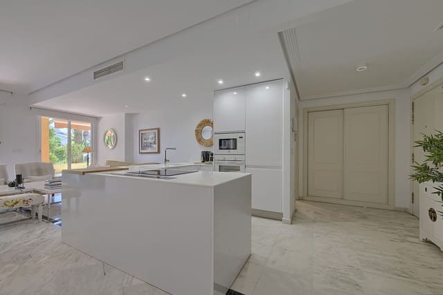2 sypialnia Apartament na sprzedaż w Bahía de Marbella, Marbella z basenem garażem - 646 000 € (Ref: 10026197)