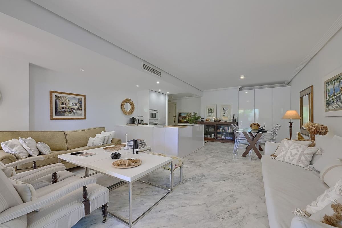 2 bedroom Apartment for sale in Bahia de Marbella with pool garage - € 646,000 (Ref: 10026197)