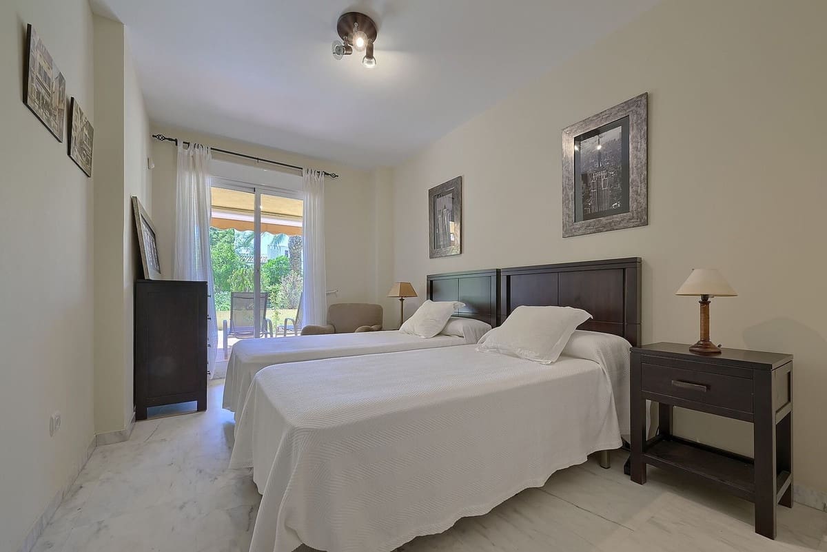 2 bedroom Apartment for sale in Bahia de Marbella with pool garage - € 646,000 (Ref: 10026197)