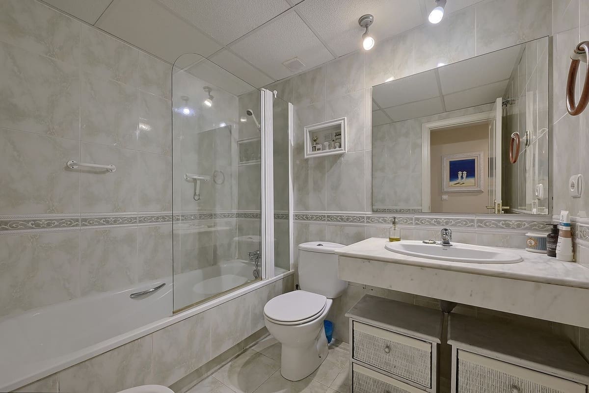 2 bedroom Apartment for sale in Bahia de Marbella with pool garage - € 646,000 (Ref: 10026197)