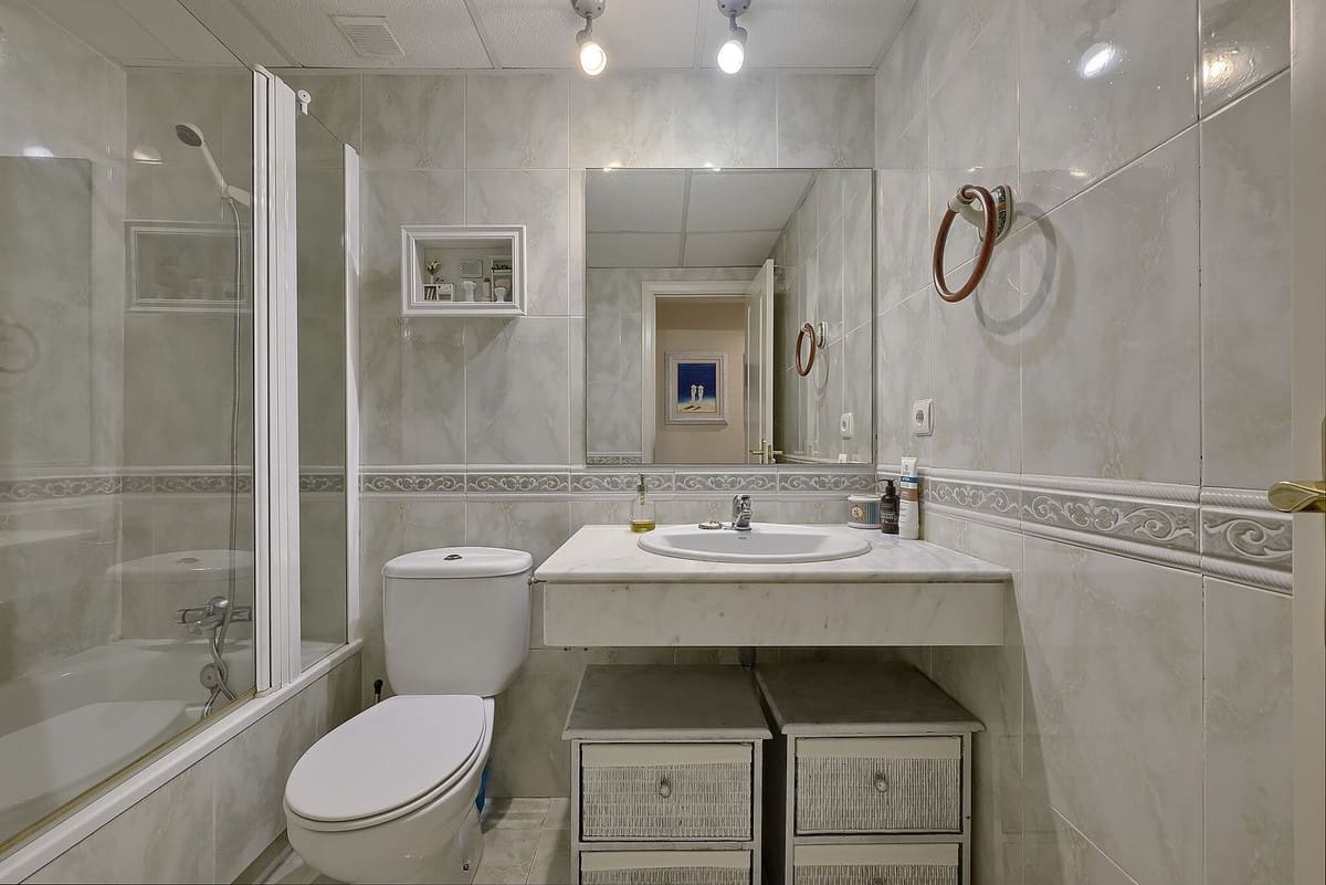 2 bedroom Apartment for sale in Bahia de Marbella with pool garage - € 646,000 (Ref: 10026197)