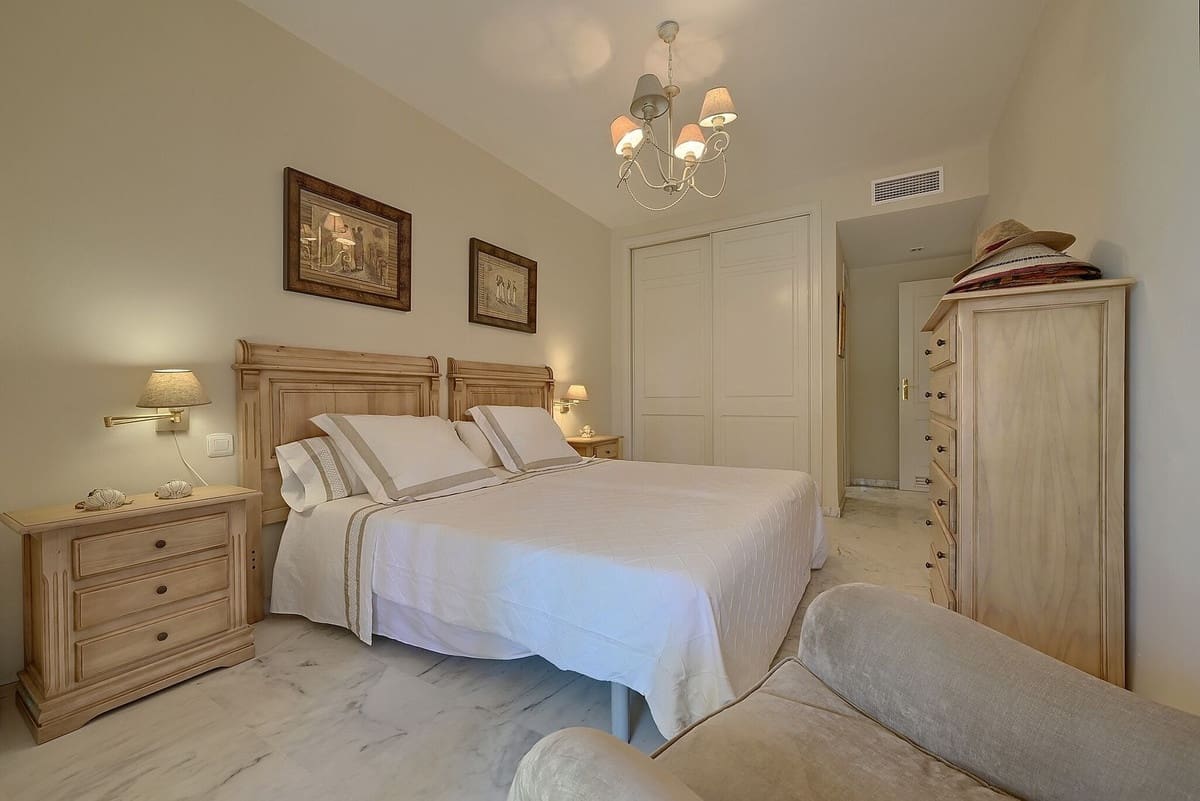 2 bedroom Apartment for sale in Bahia de Marbella with pool garage - € 646,000 (Ref: 10026197)