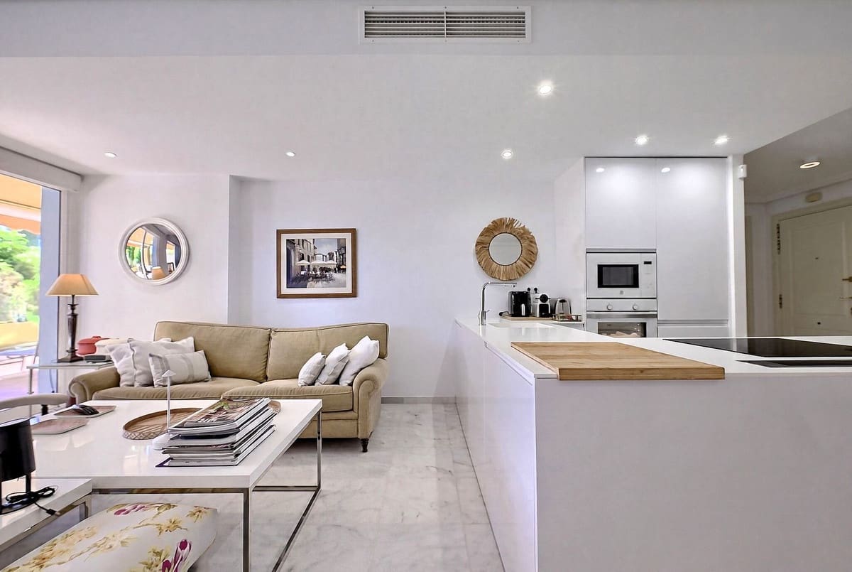 2 bedroom Apartment for sale in Bahia de Marbella with pool garage - € 646,000 (Ref: 10026197)