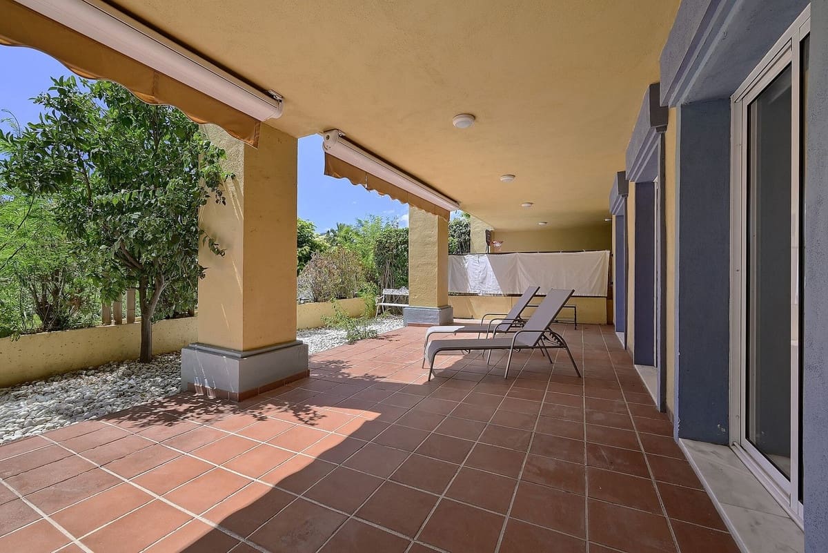2 bedroom Apartment for sale in Bahia de Marbella with pool garage - € 646,000 (Ref: 10026197)