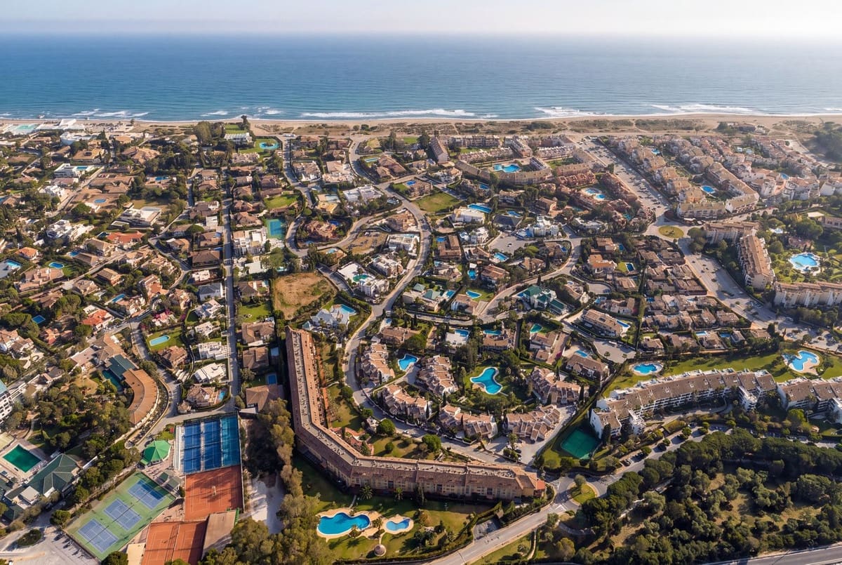 2 bedroom Apartment for sale in Bahia de Marbella with pool garage - € 646,000 (Ref: 10026197)