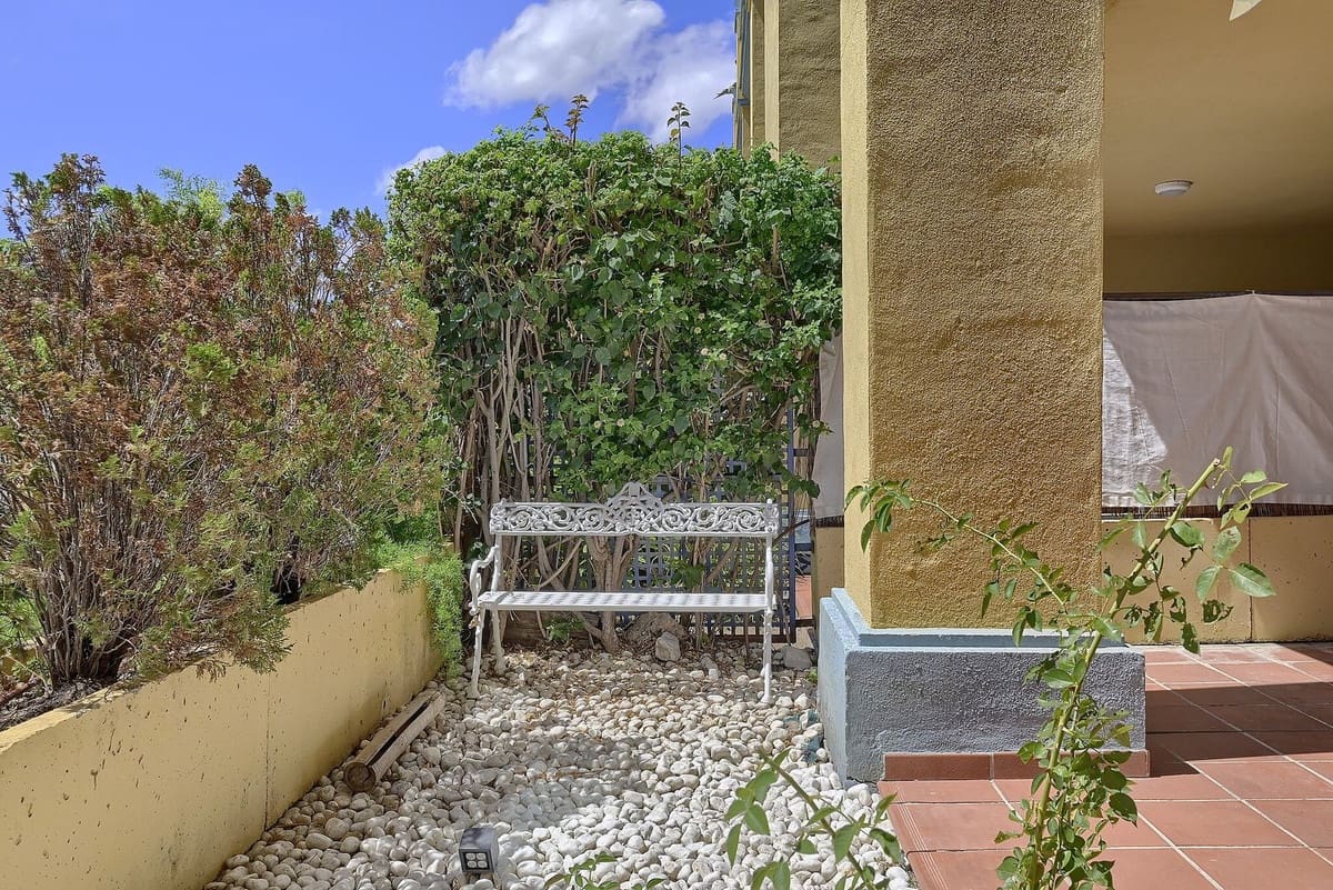 2 bedroom Apartment for sale in Bahia de Marbella with pool garage - € 646,000 (Ref: 10026197)