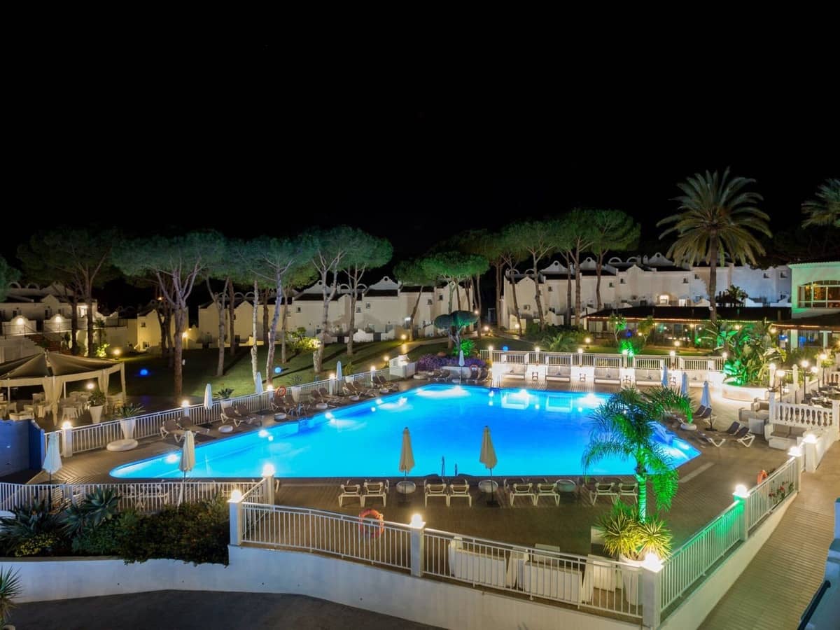 Apartamento de 2 habitaciones en La Reserva en venta con piscina garaje - 365.000 € (Ref: 10048463)