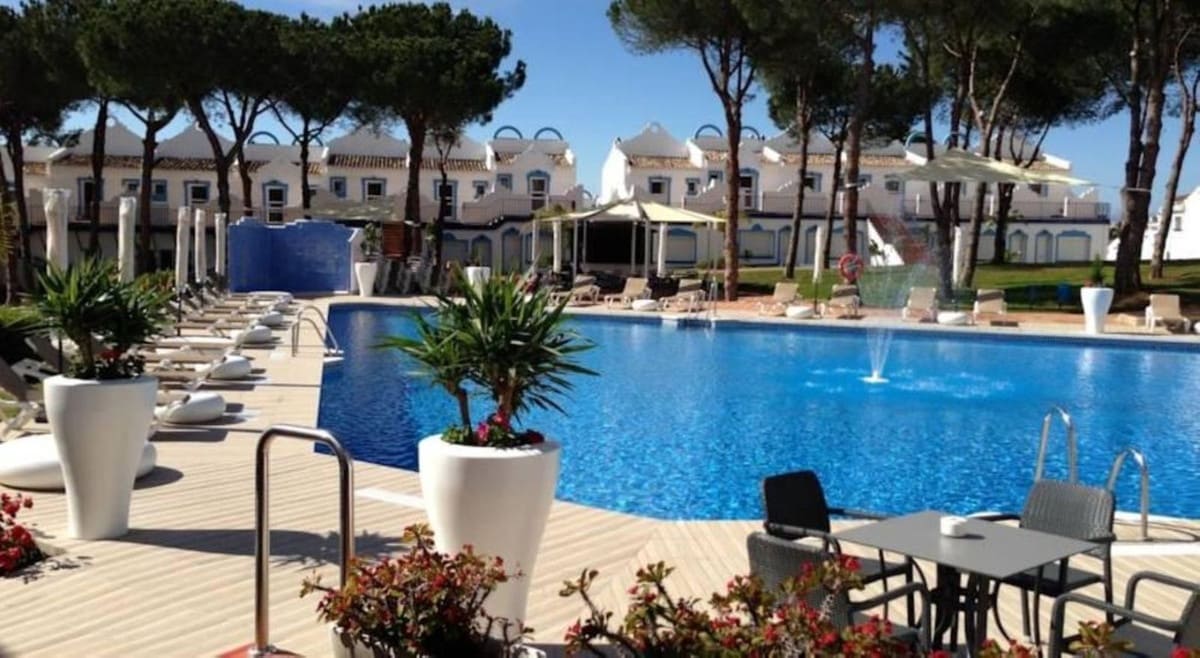 Apartamento de 2 habitaciones en La Reserva en venta con piscina garaje - 365.000 € (Ref: 10048463)