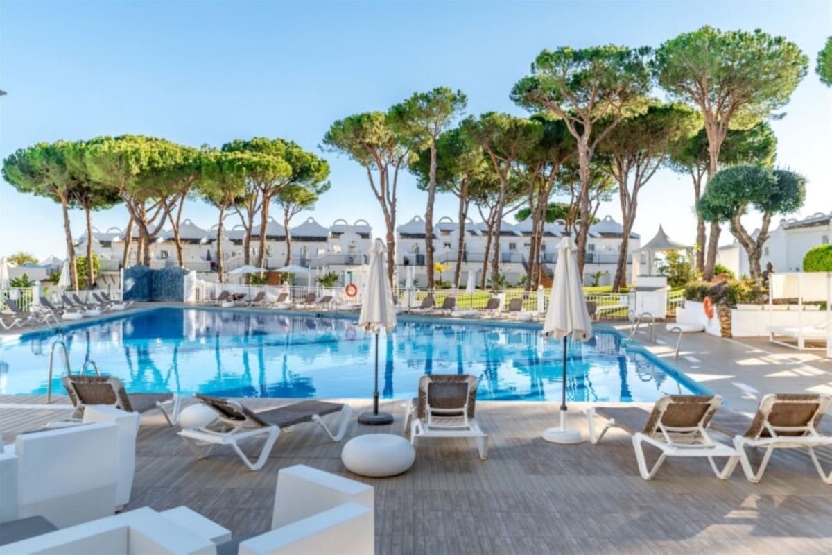Apartamento de 2 habitaciones en La Reserva en venta con piscina garaje - 365.000 € (Ref: 10048463)