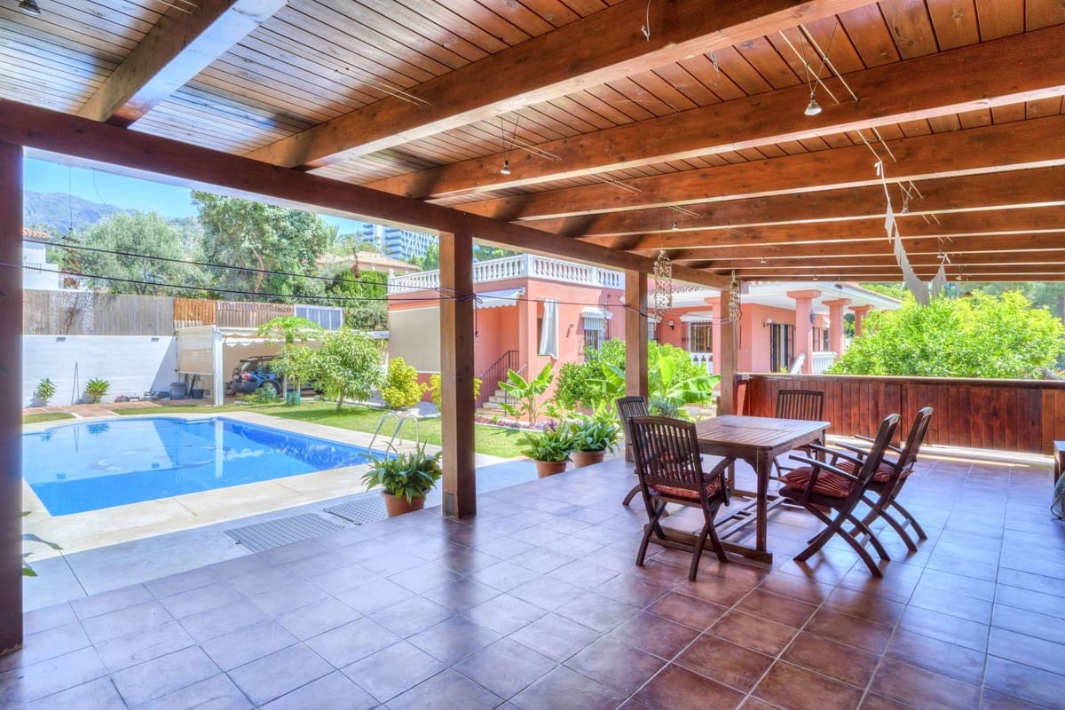 5 sovrum Villa till salu i Marbella med pool garage - 1 550 000 € (Ref: 10057208)