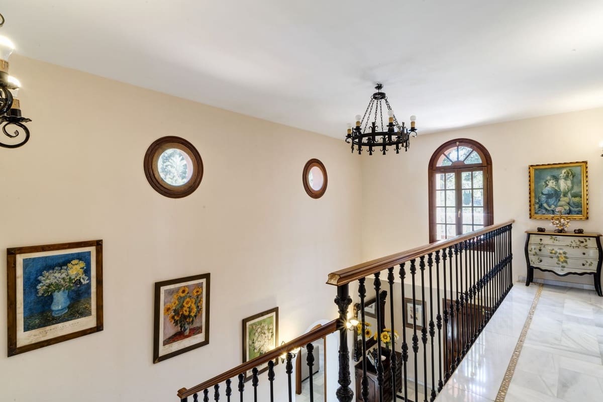 5 sovrum Villa till salu i Marbella med pool garage - 1 550 000 € (Ref: 10057208)