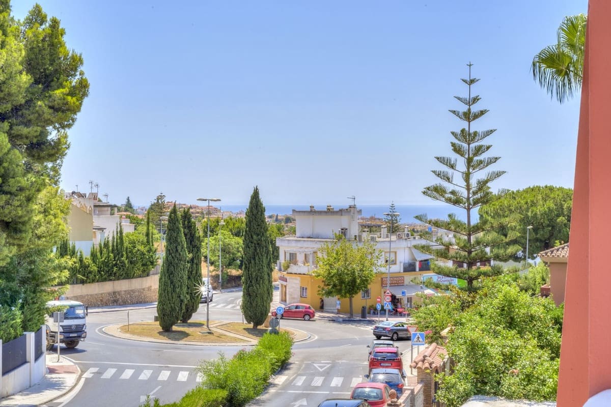 5 sovrum Villa till salu i Marbella med pool garage - 1 550 000 € (Ref: 10057208)