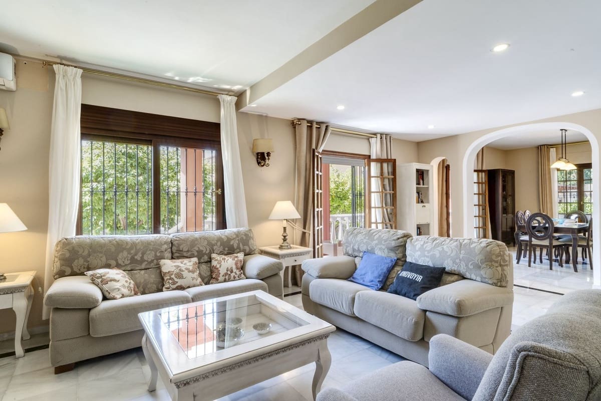 5 sovrum Villa till salu i Marbella med pool garage - 1 550 000 € (Ref: 10057208)