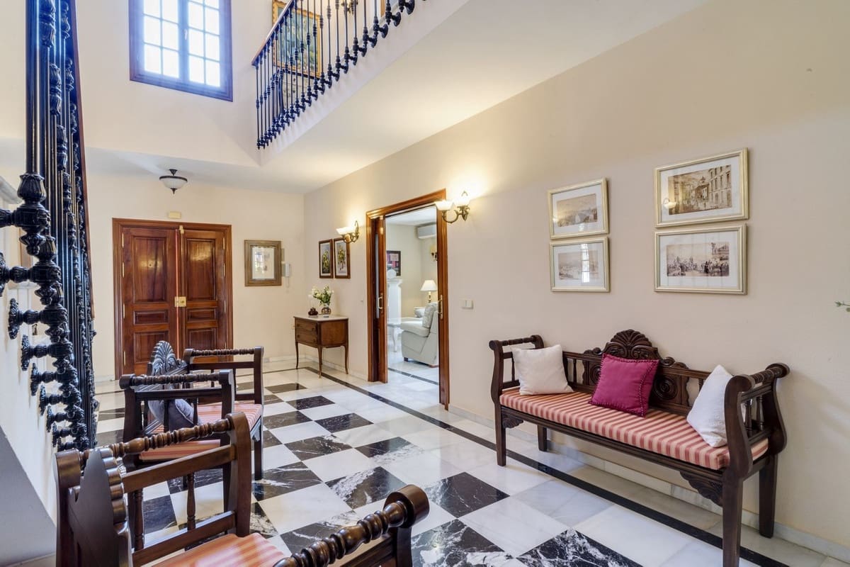 5 sovrum Villa till salu i Marbella med pool garage - 1 550 000 € (Ref: 10057208)