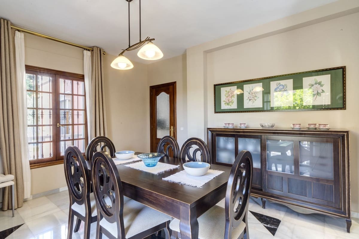 5 sovrum Villa till salu i Marbella med pool garage - 1 550 000 € (Ref: 10057208)