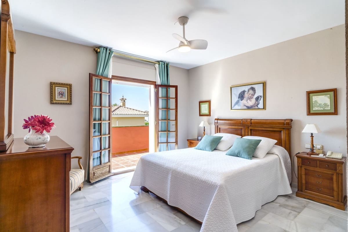 5 sovrum Villa till salu i Marbella med pool garage - 1 550 000 € (Ref: 10057208)