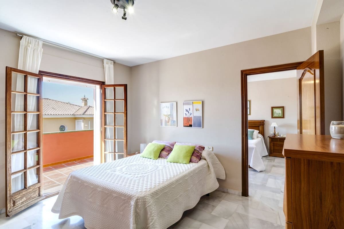 5 sovrum Villa till salu i Marbella med pool garage - 1 550 000 € (Ref: 10057208)