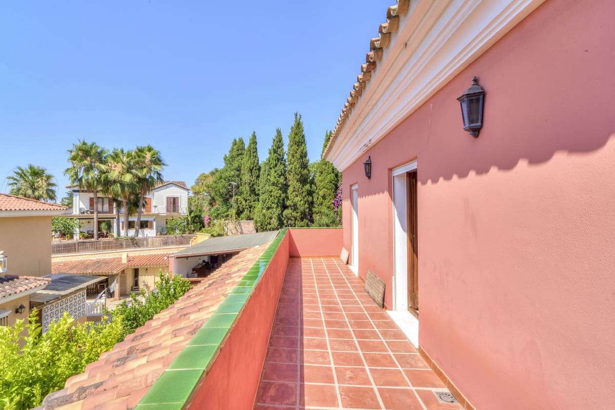 5 sovrum Villa till salu i Marbella med pool garage - 1 550 000 € (Ref: 10057208)
