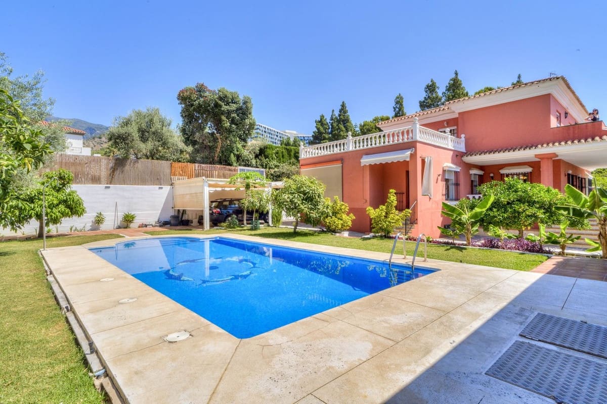 5 sovrum Villa till salu i Marbella med pool garage - 1 550 000 € (Ref: 10057208)