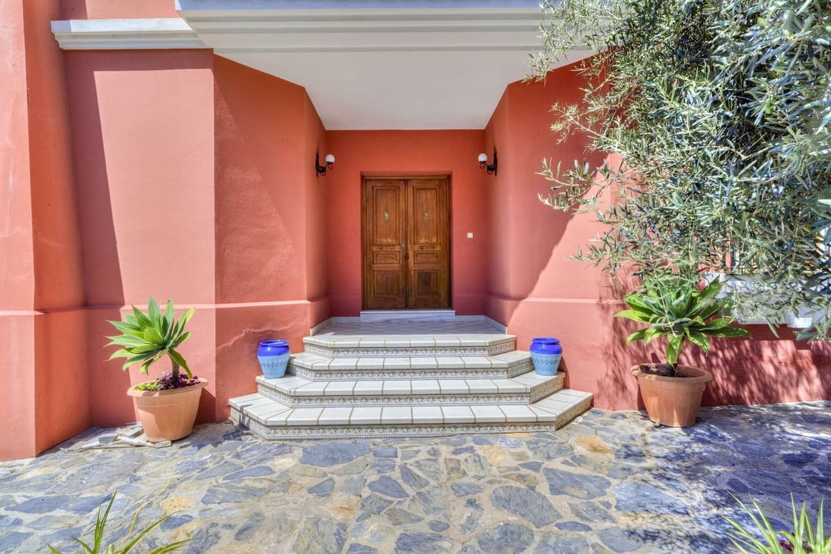 5 sovrum Villa till salu i Marbella med pool garage - 1 550 000 € (Ref: 10057208)