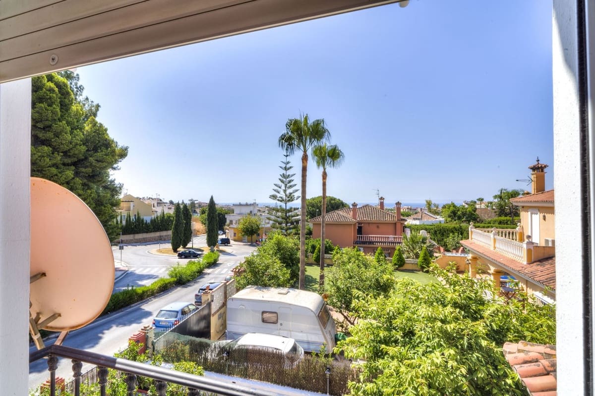 5 sovrum Villa till salu i Marbella med pool garage - 1 550 000 € (Ref: 10057208)